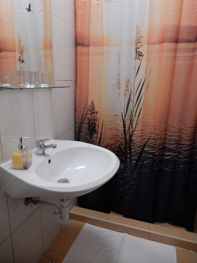 Rooms On The Beach Сиофок Екстериор снимка